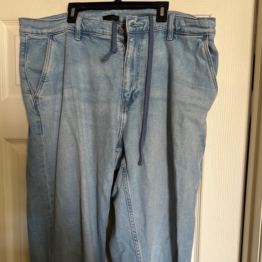 Men's Light Blue Jeans